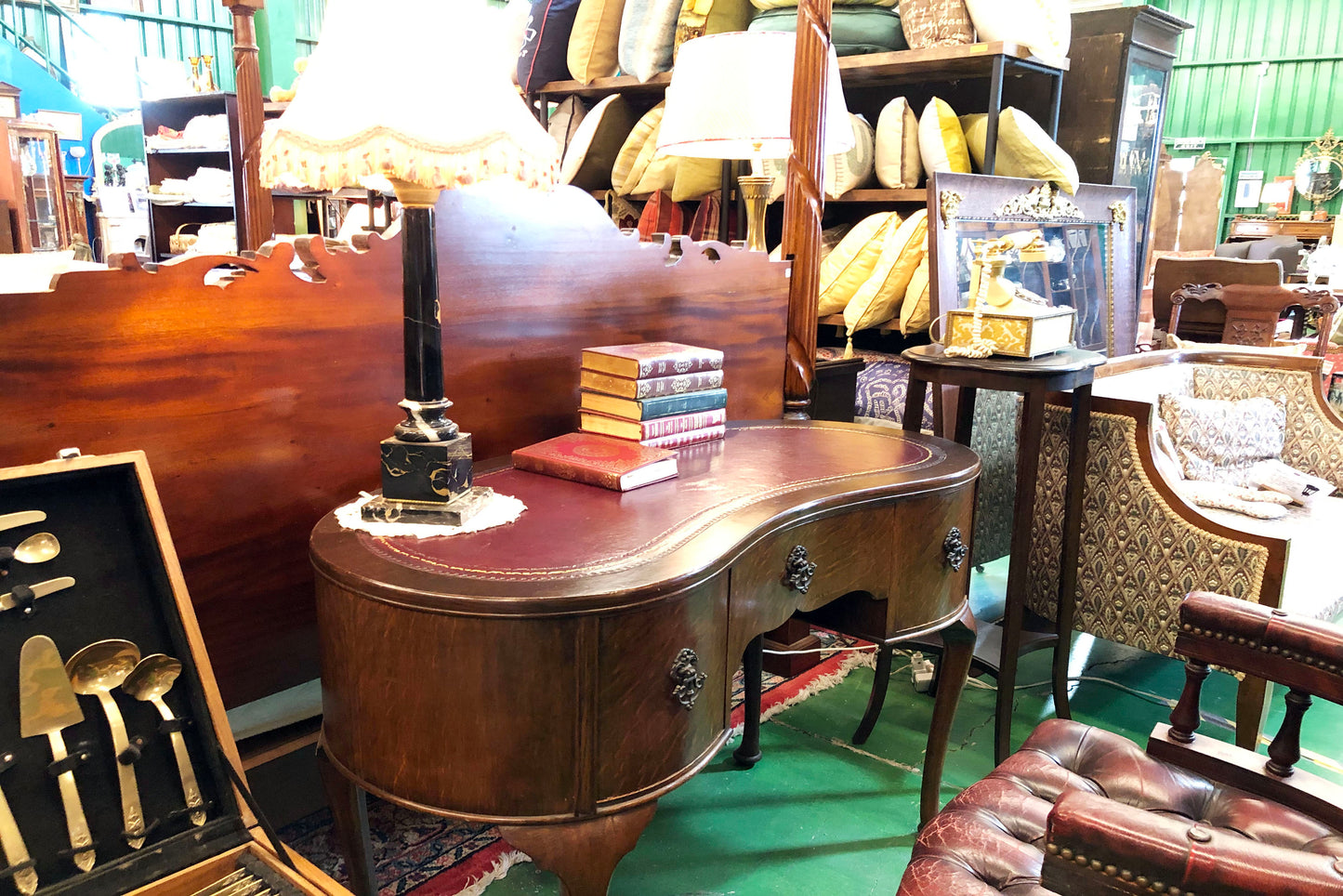 英國｜古董腰子型書桌✤已蒙收藏