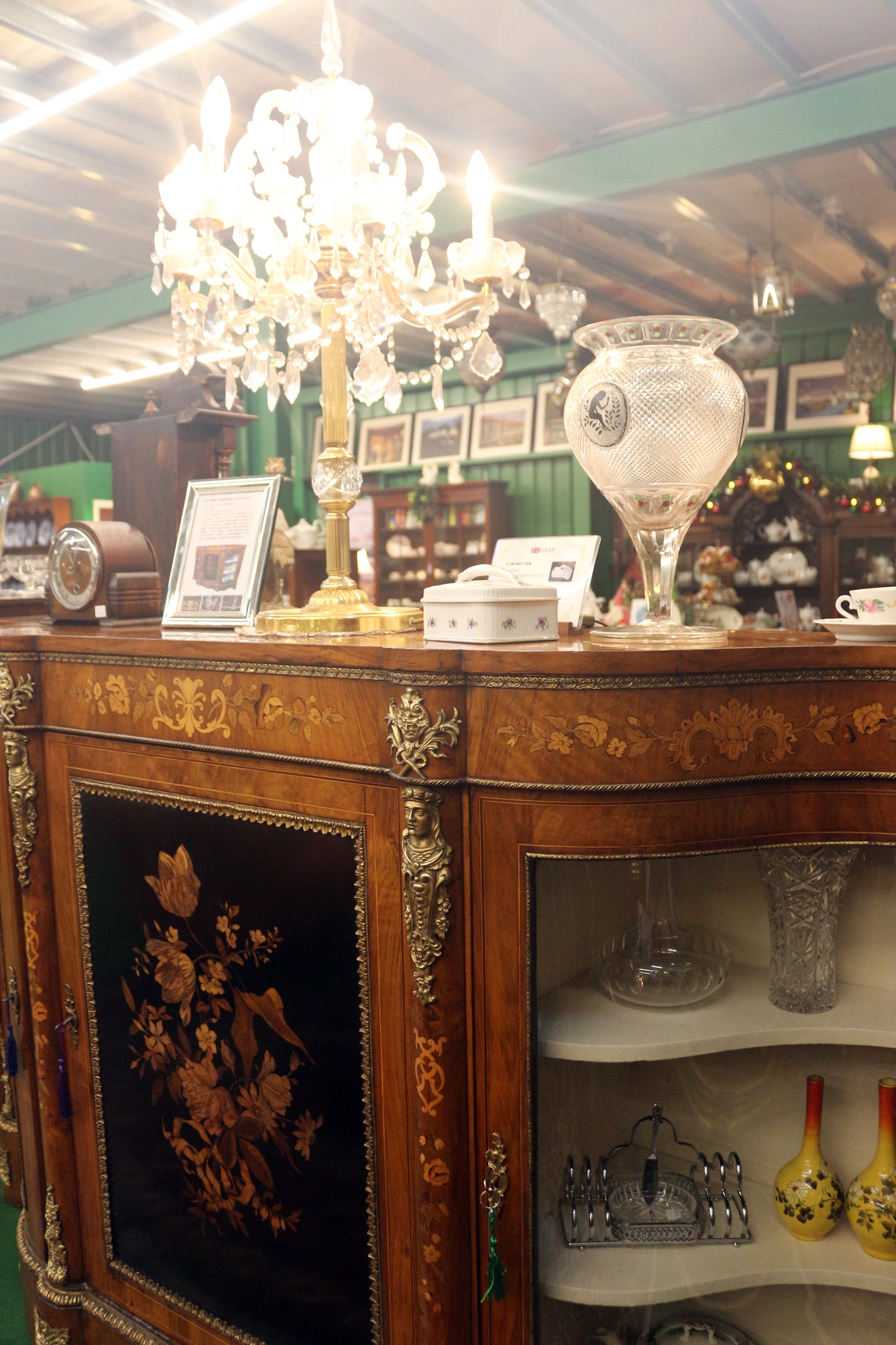法國｜路易十四風格弧型玻璃大櫥櫃