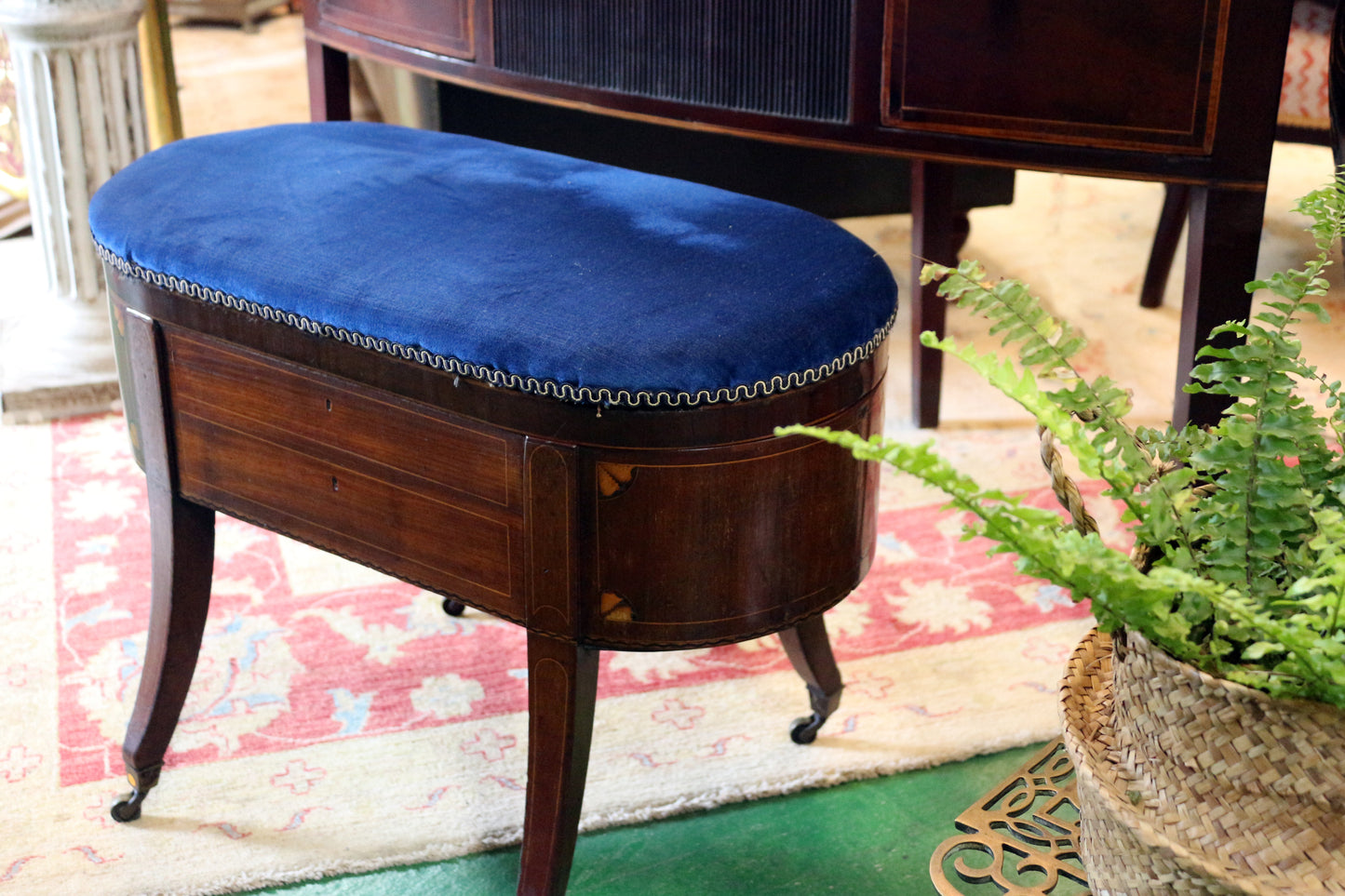 英國｜寶藍色橢圓矮椅✤已蒙收藏